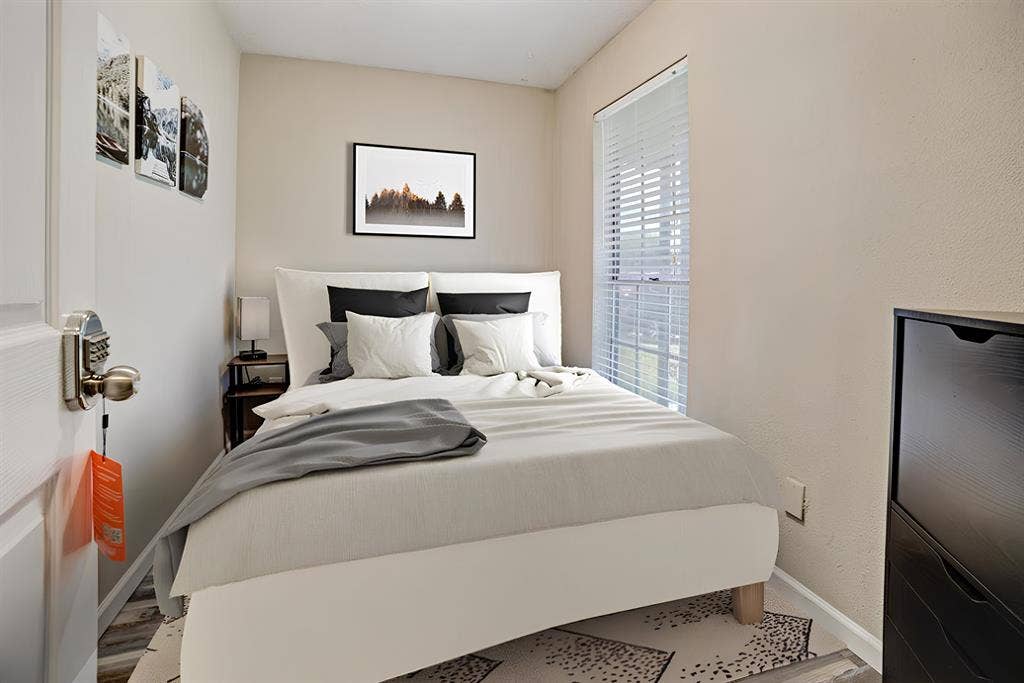 8 BR in Houston