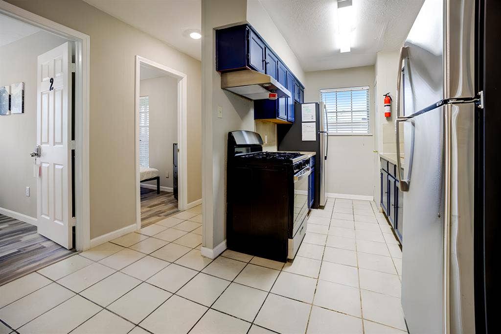 8 BR in Houston