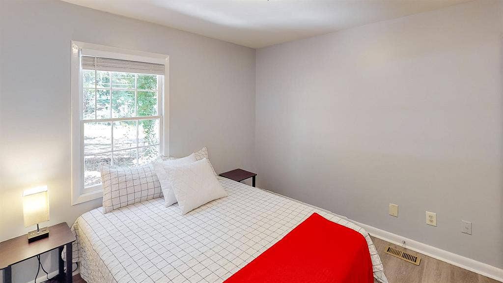 8 BR in Decatur