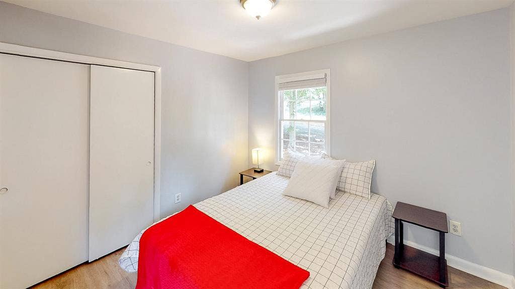 8 BR in Decatur