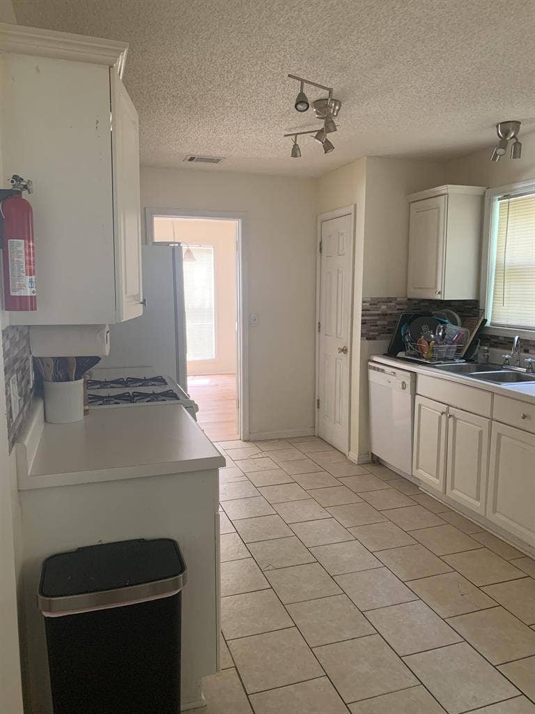 2 BR in Rex