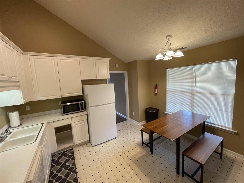 4 BR in Montgomery