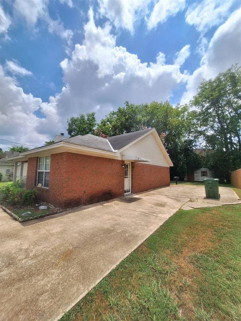 4 BR in Montgomery
