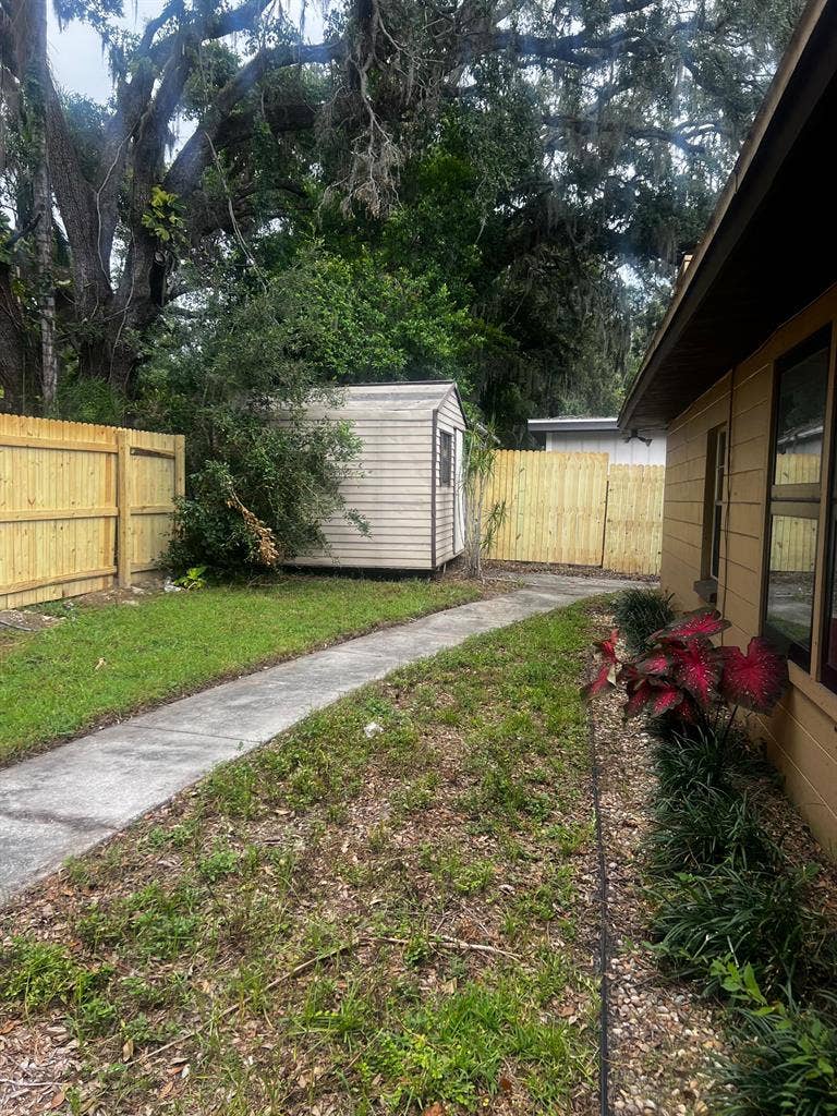 8 BR in Seffner
