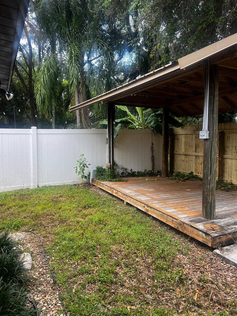 8 BR in Seffner