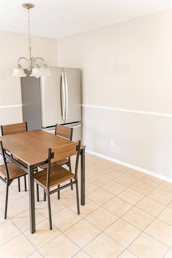 8 BR in Seffner