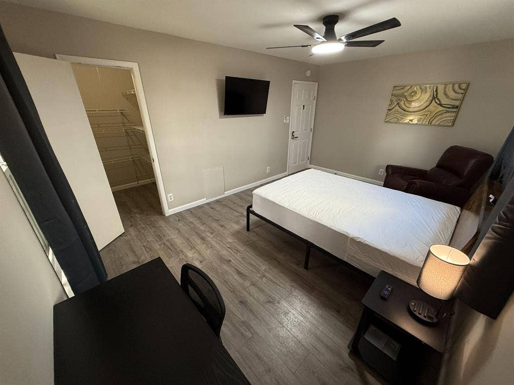 10 BR in Houston