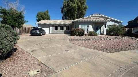 8 BR in Mesa