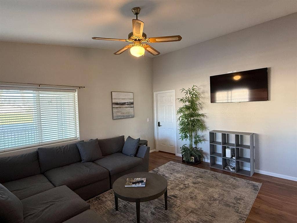 8 BR in Mesa