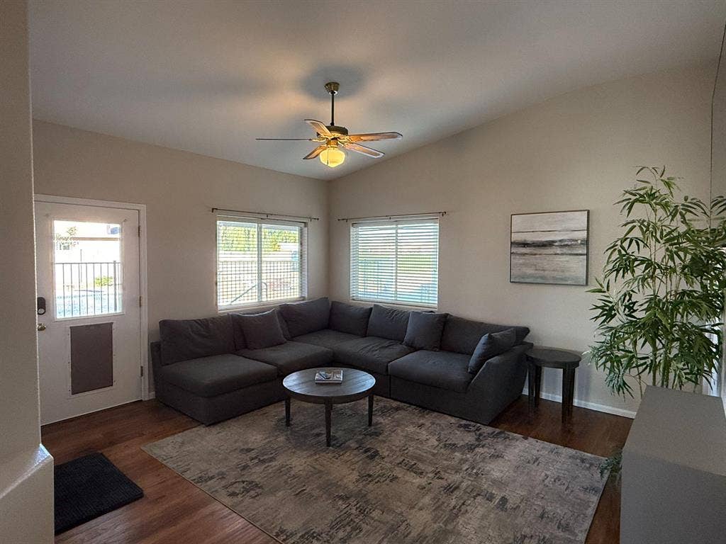 8 BR in Mesa