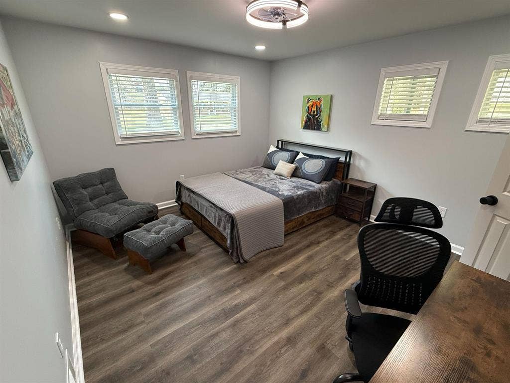 5 BR in East Point