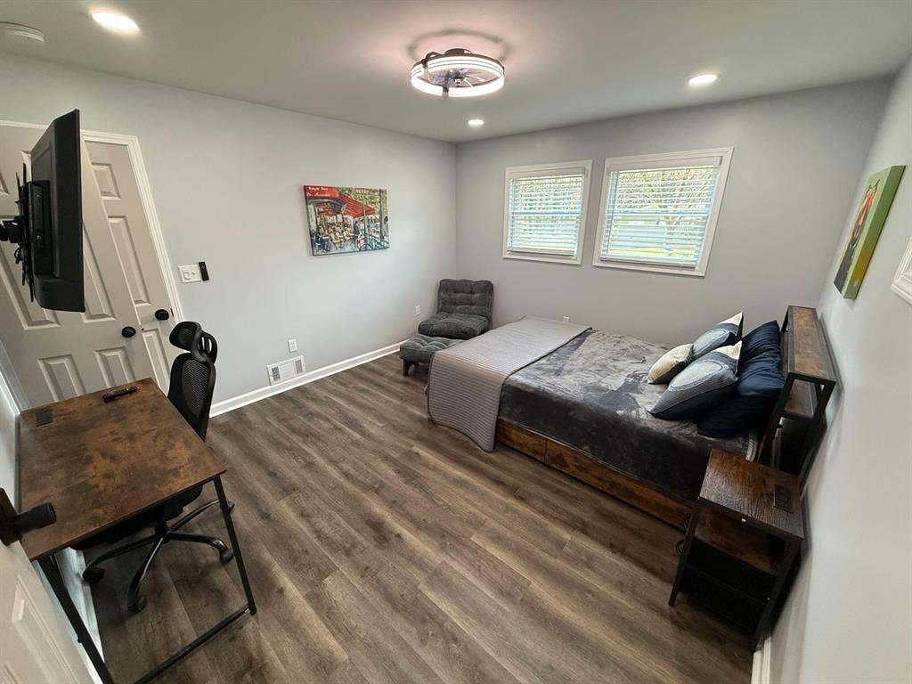 5 BR in East Point