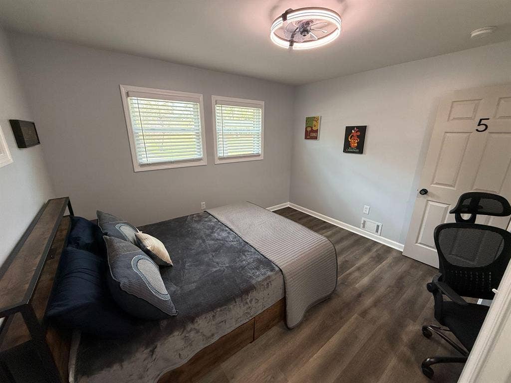 5 BR in East Point