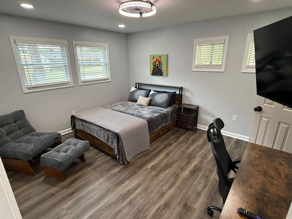 5 BR in East Point