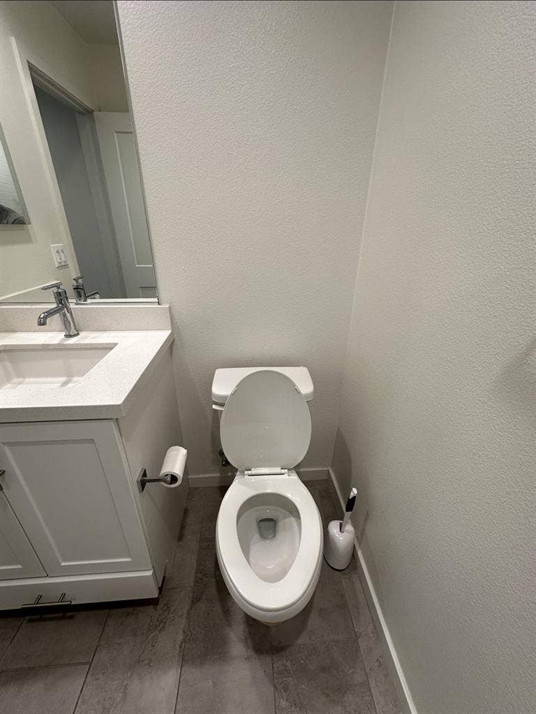 LOOKING FOR SUBLETTER! (male 20s)