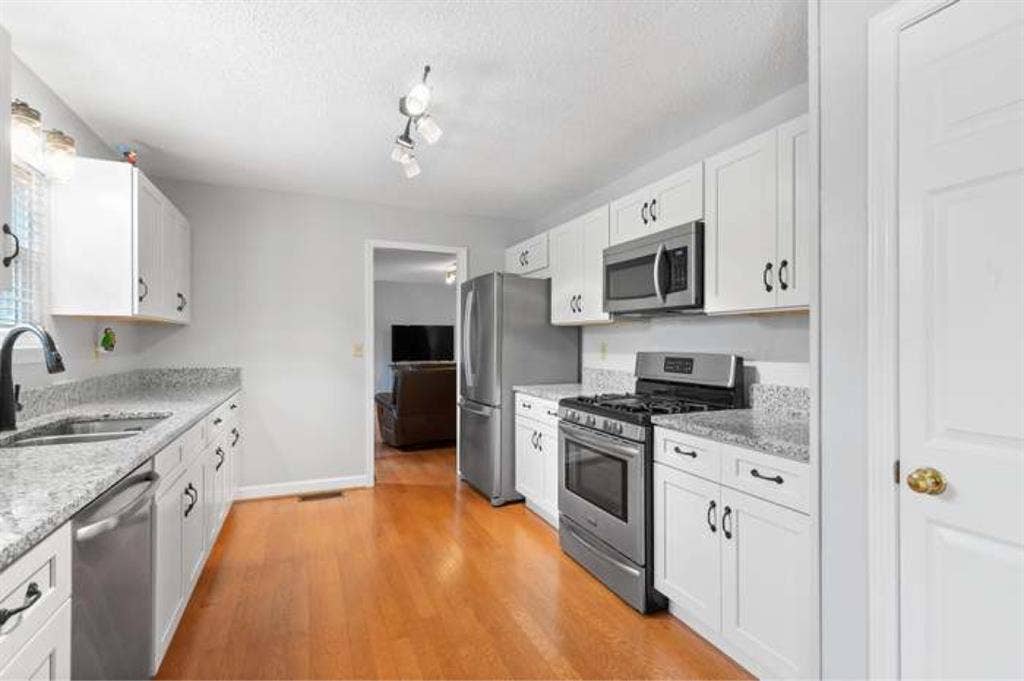 Looking for a roommate