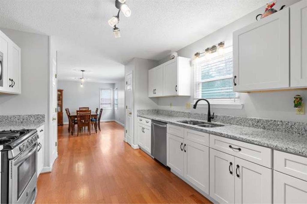 Looking for a roommate