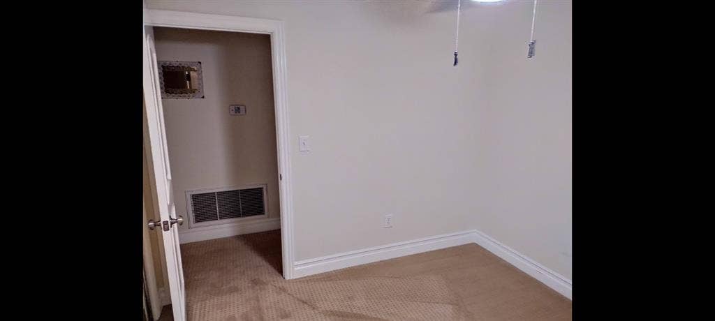 Private Room 4 Rent
NO PETS