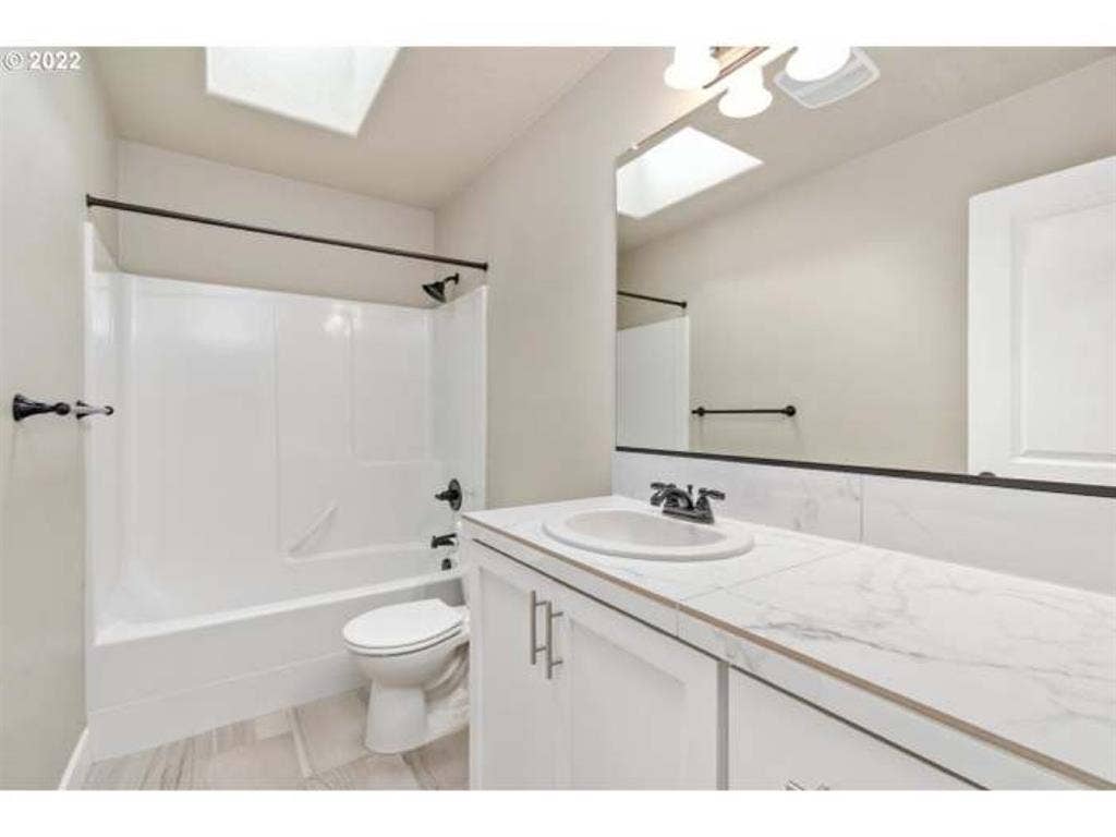 Cozy upstairs room near St. Johns