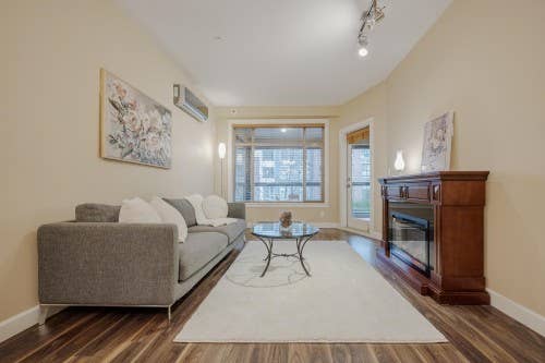 Priv. Room/Bath -Condo w/ SOLARIUM!