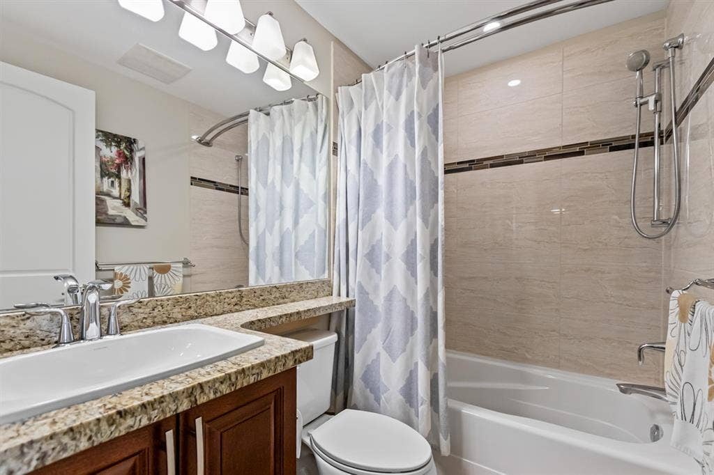 Priv. Room/Bath -Condo w/ SOLARIUM!