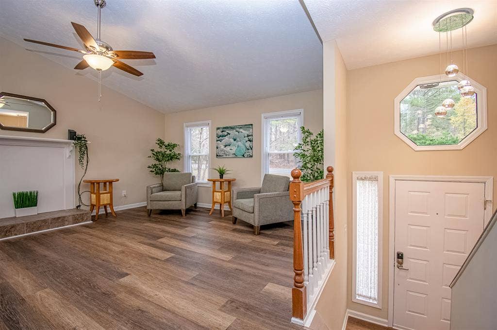 5 BR in Woodstock
