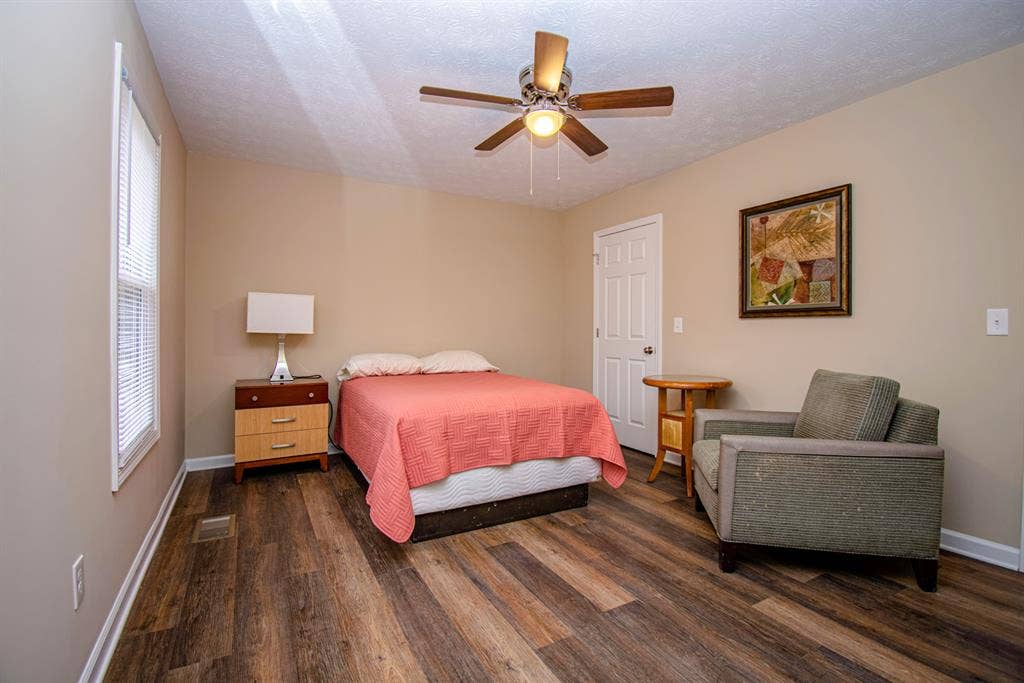 5 BR in Woodstock