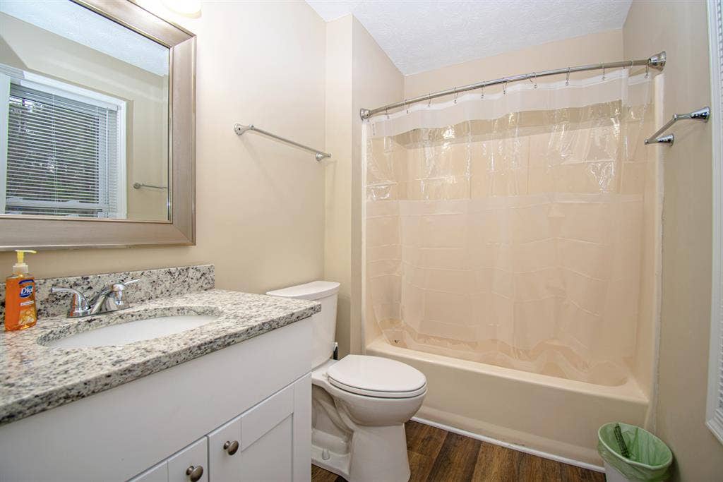 5 BR in Woodstock