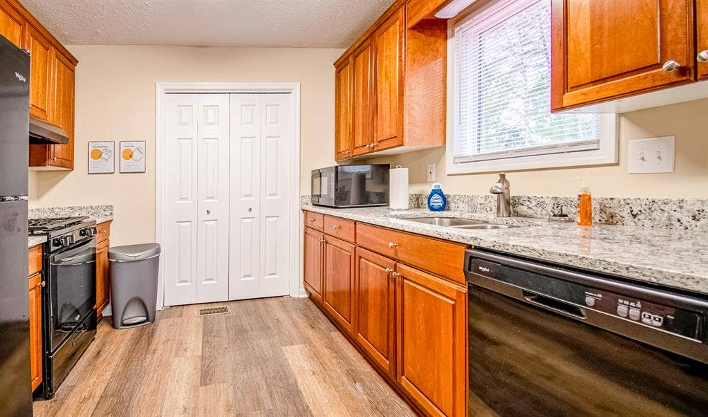 5 BR in Woodstock
