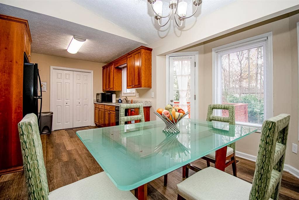 5 BR in Woodstock