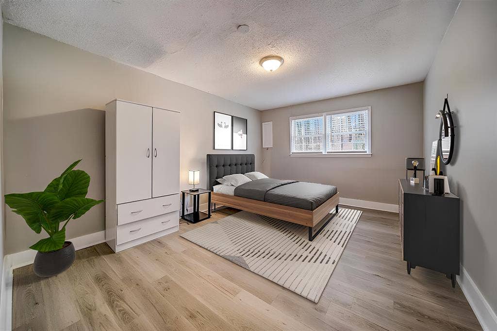 8 BR in Fairburn