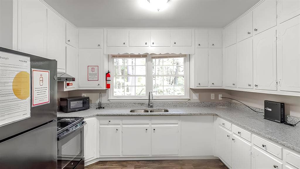 8 BR in Lawrenceville