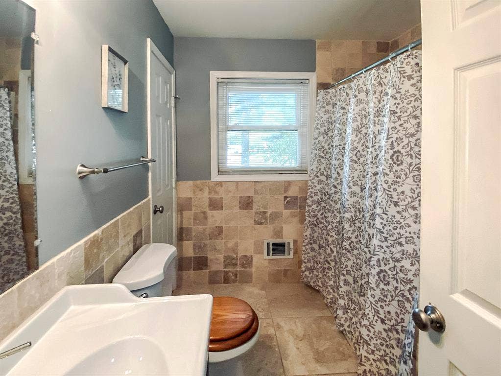 8 BR in Lawrenceville