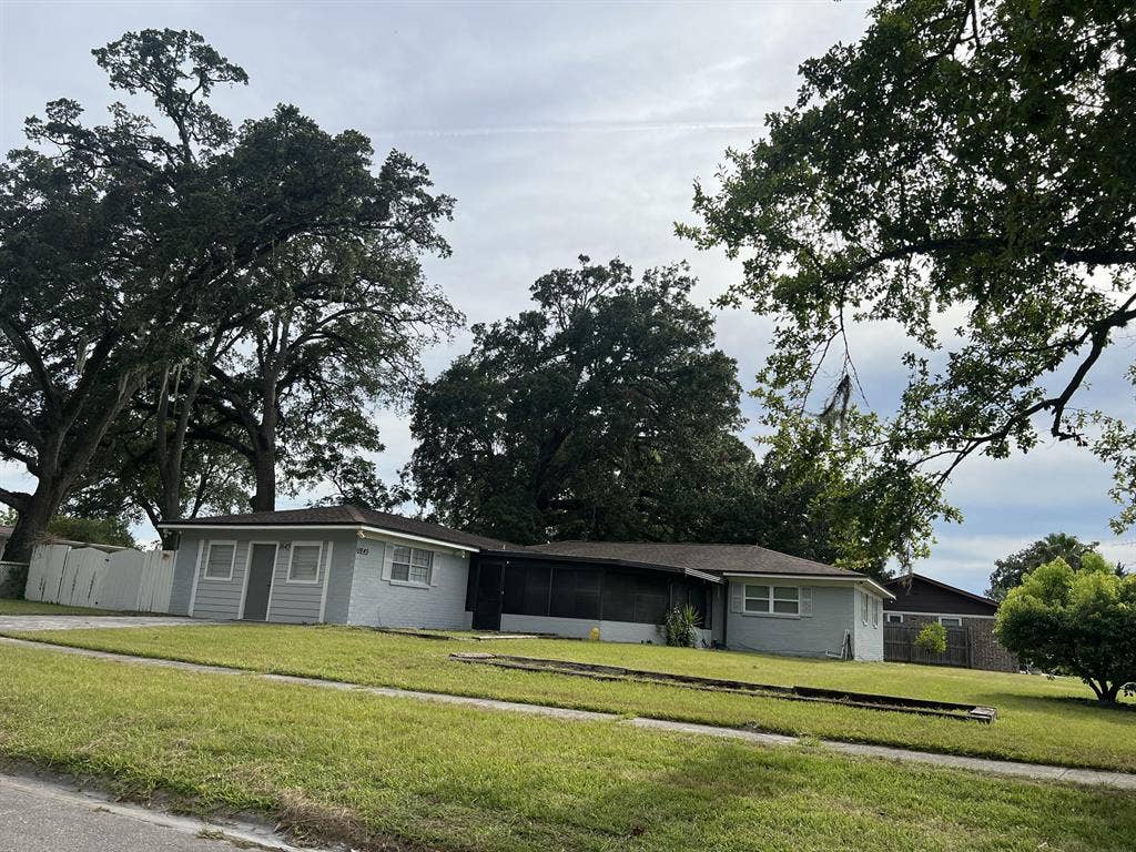 7 BR in Orange Park