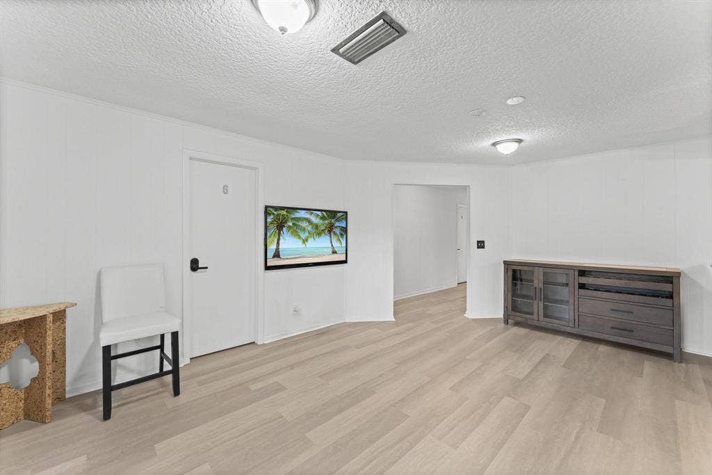7 BR in Orange Park