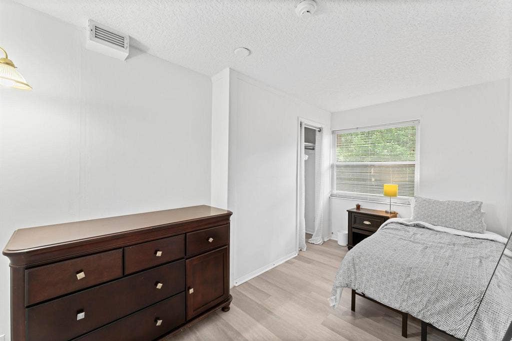 7 BR in Orange Park