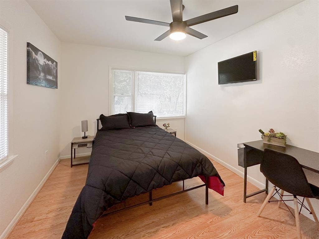 8 BR in St. Petersburg
