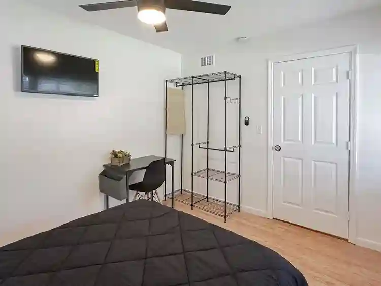 8 BR in St. Petersburg