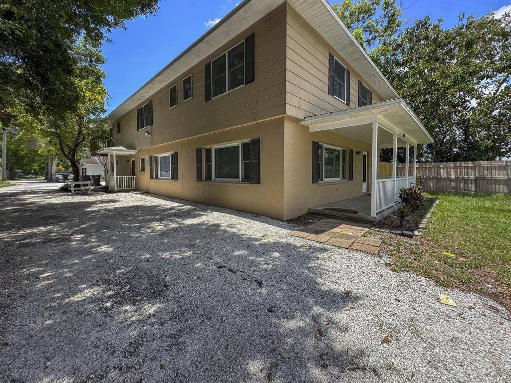 8 BR in St. Petersburg