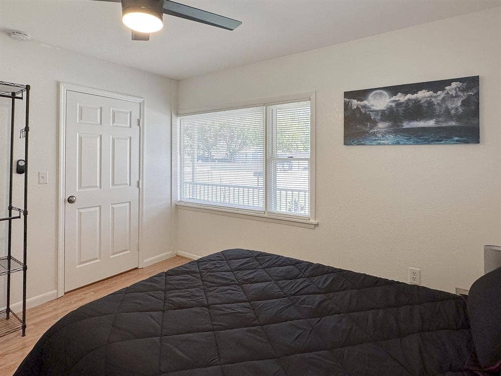 8 BR in St. Petersburg