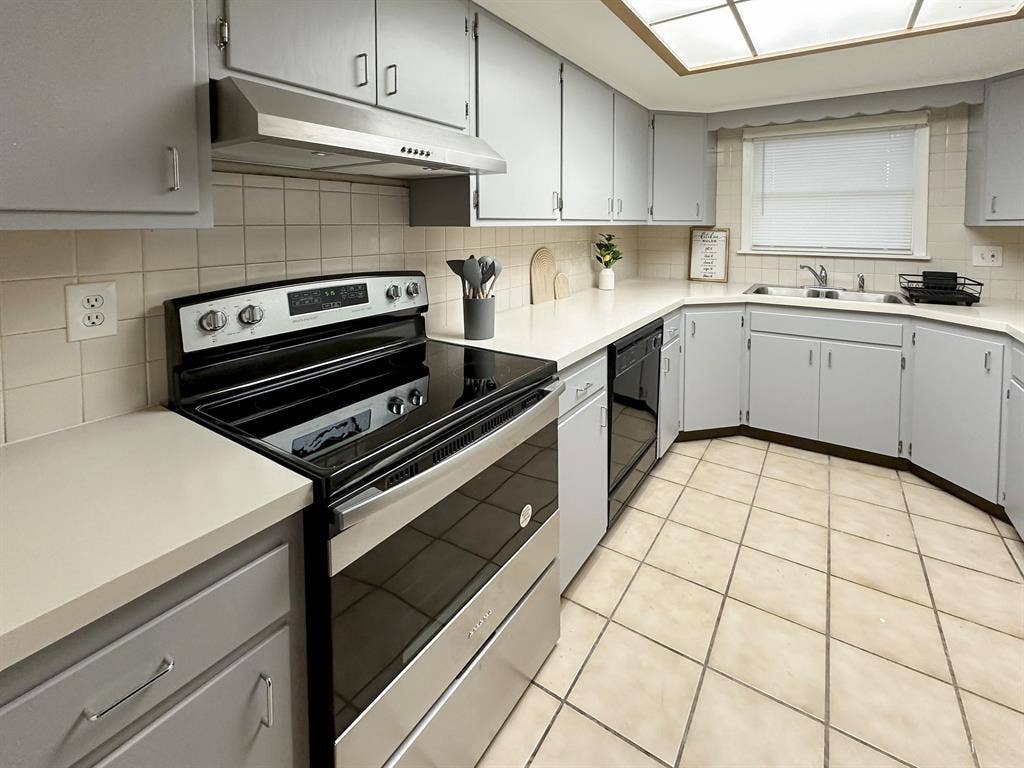 8 BR in St. Petersburg