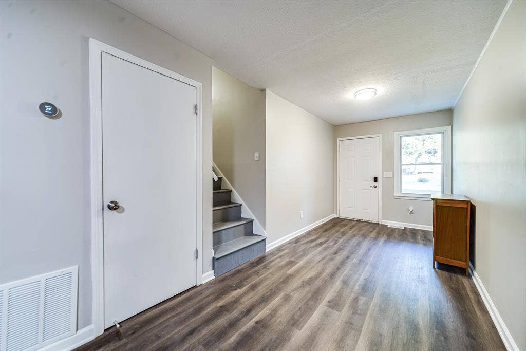 8 BR in Newnan