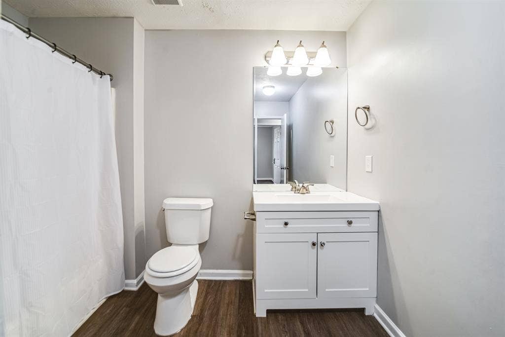 8 BR in Newnan