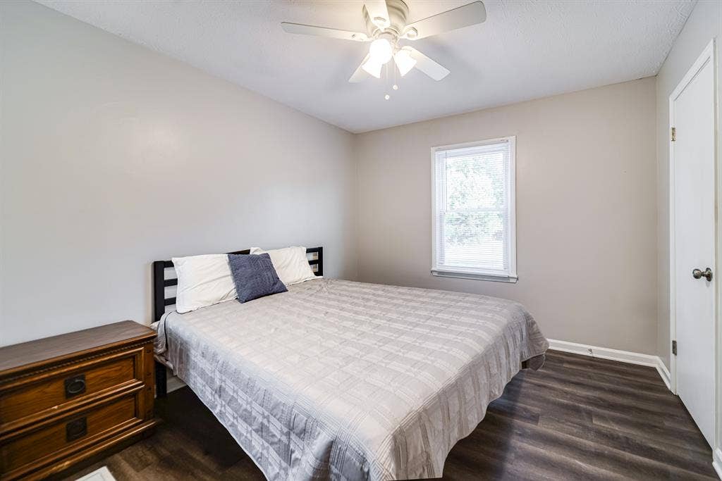 8 BR in Newnan