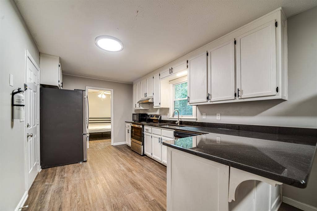 8 BR in Newnan