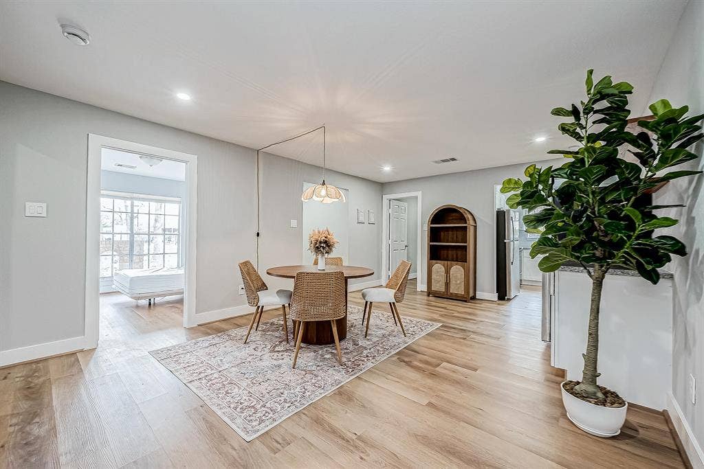 6 BR in Houston