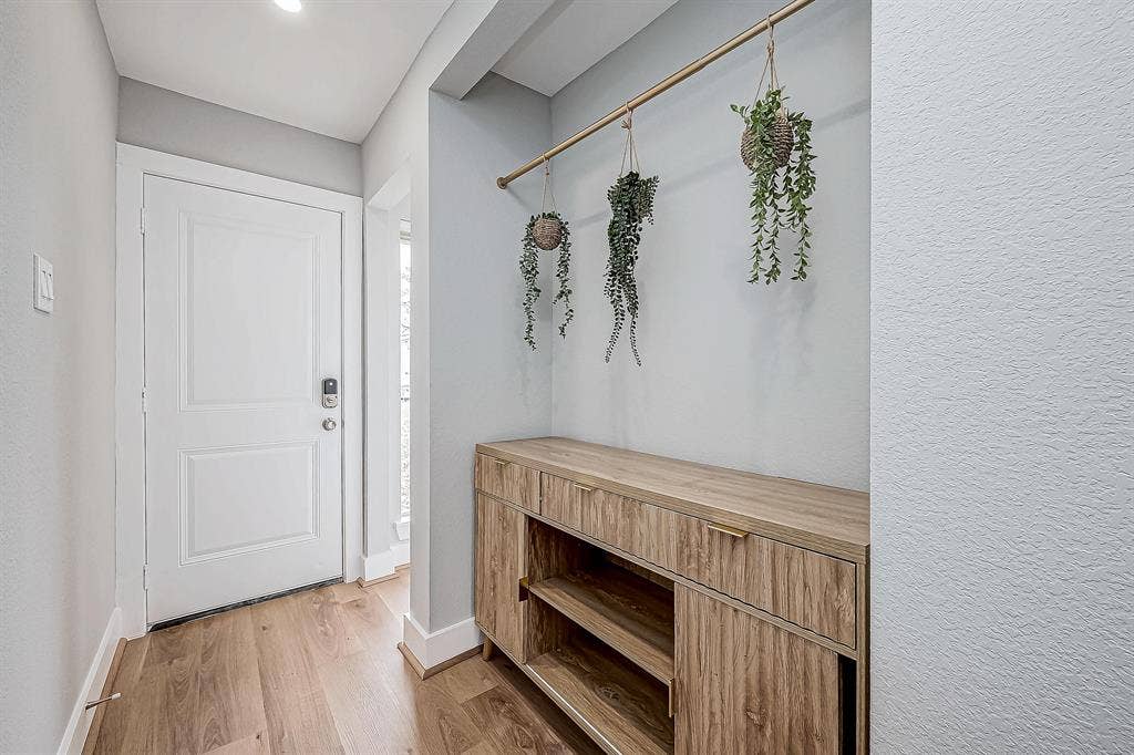 6 BR in Houston