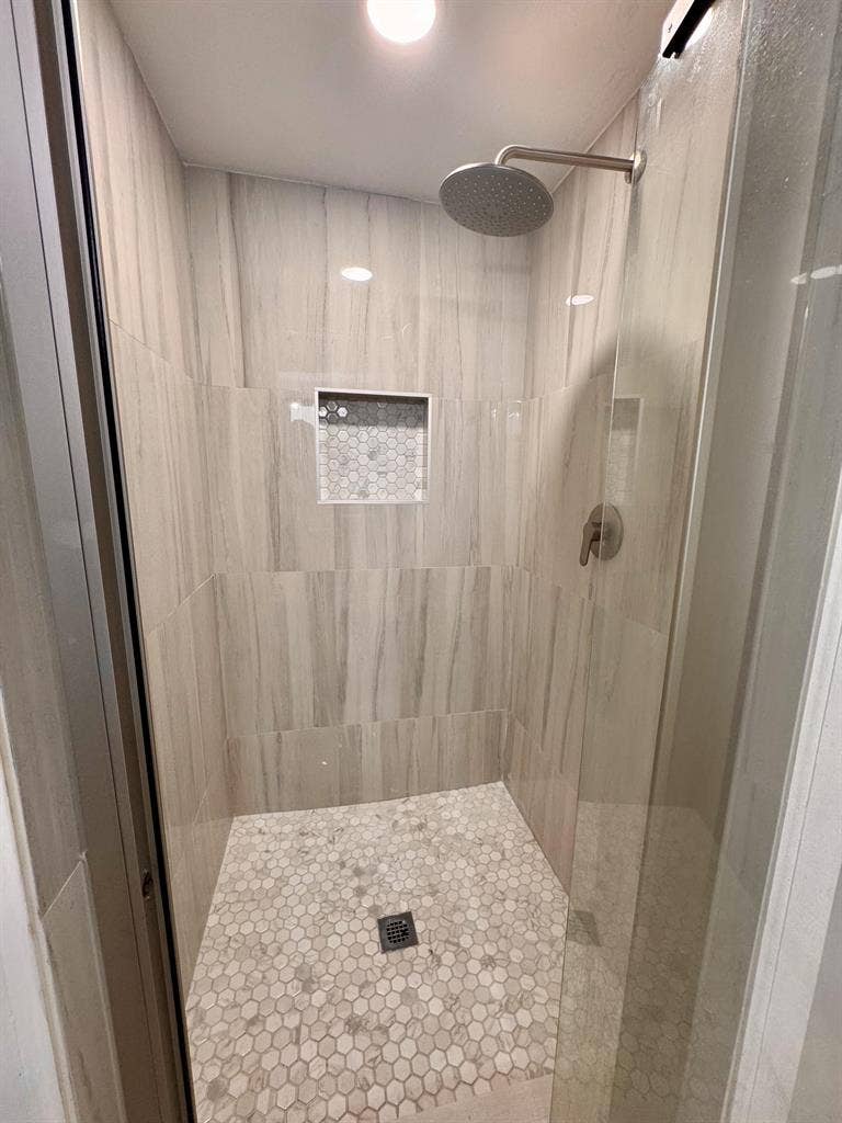 7 BR in Houston