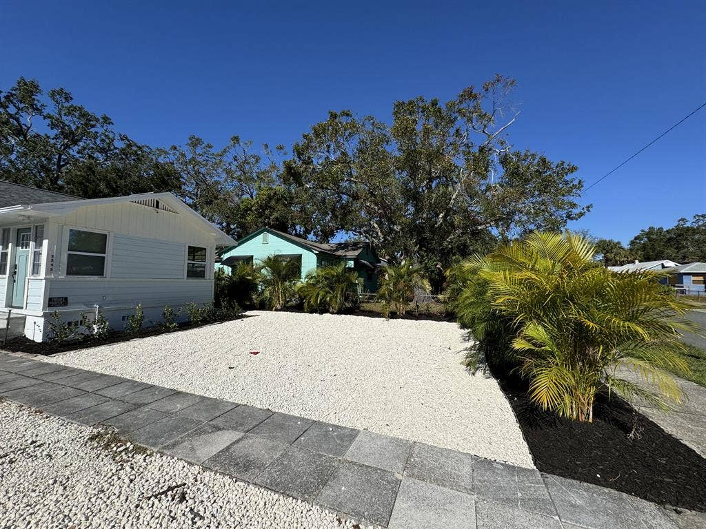 8 BR in St. Petersburg