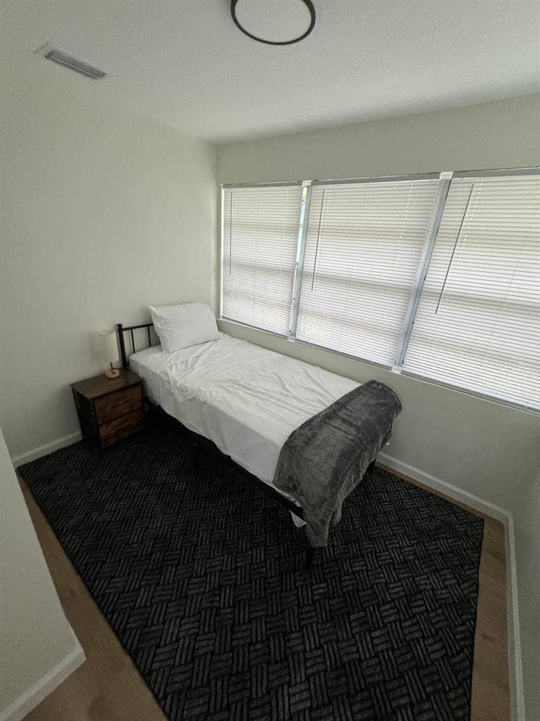 8 BR in St. Petersburg